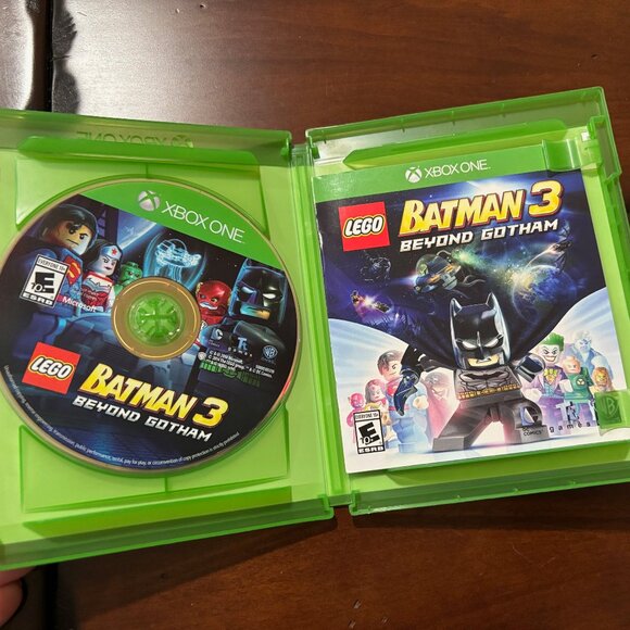 Batman 3 Beyond Gotham Video Game for XBOX ONE - Picture 3 of 3